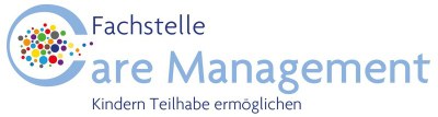 Logo der Fachstelle Care Management: Das "C" des Schriftzuges Care Management ist als blauer, offener Kreis dargestellt, in welchem verschiedengroße, bunte Punkte sitzen.